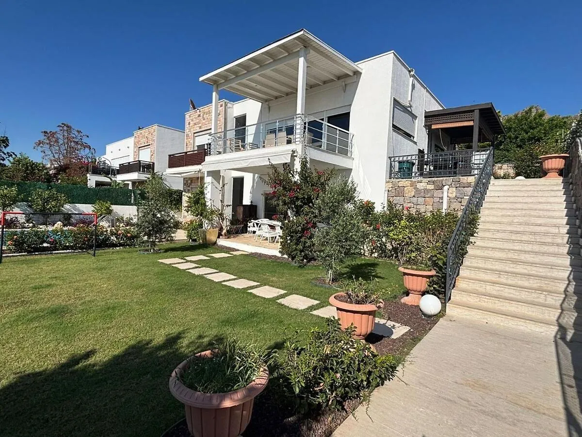2-Storey Villa With Pool In Bodrum